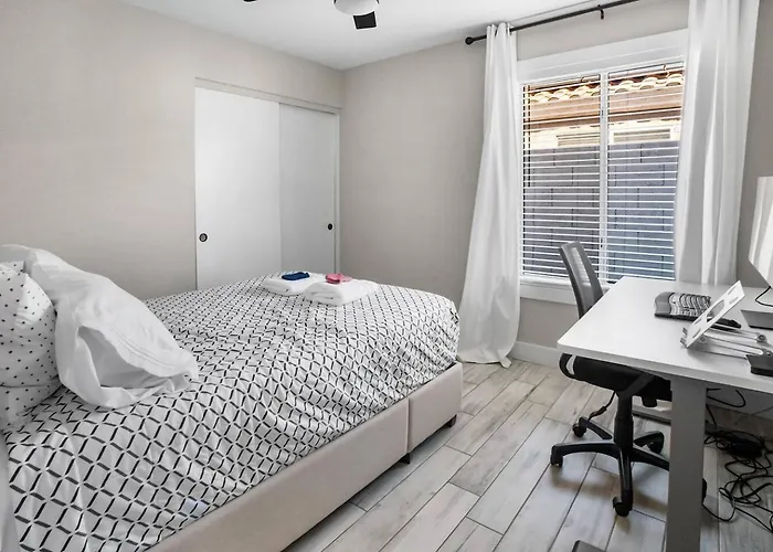 Modern Oasis W/ Pool Near Spring Training Holiday home Peoria