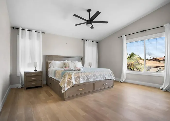 Modern Oasis W/ Pool Near Spring Training Holiday home Peoria