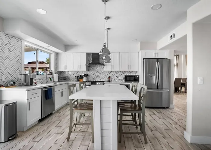 Holiday home Modern Oasis W/ Pool Near Spring Training *