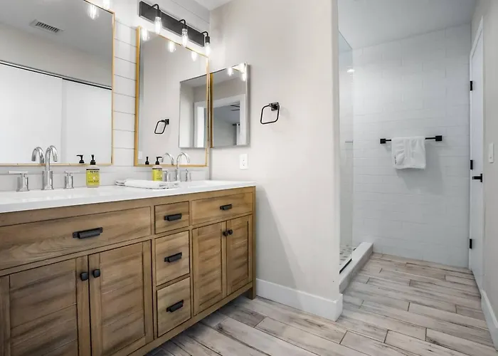 Modern Oasis W/ Pool Near Spring Training Peoria