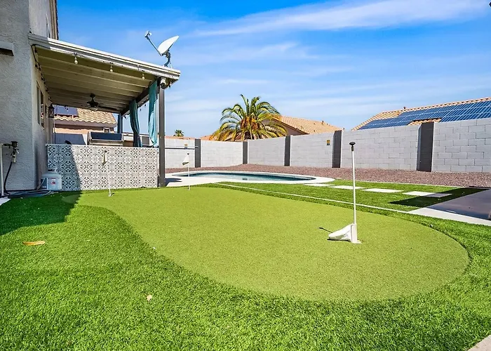 Modern Oasis W/ Pool Near Spring Training Holiday home