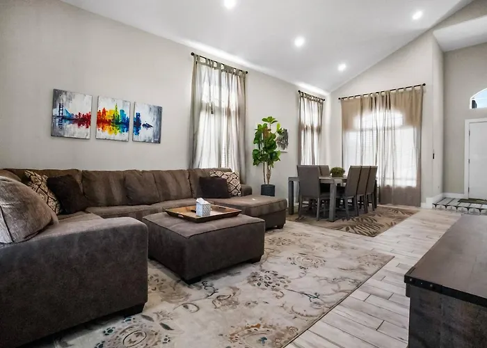 Modern Oasis W/ Pool Near Spring Training Holiday home *