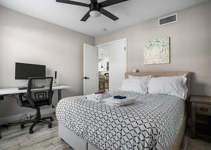Modern Oasis W/ Pool Near Spring Training Holiday home