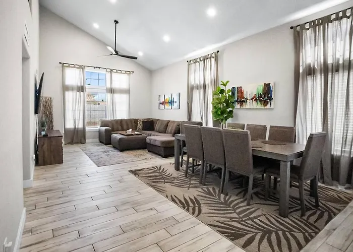 Modern Oasis W/ Pool Near Spring Training Holiday home *
